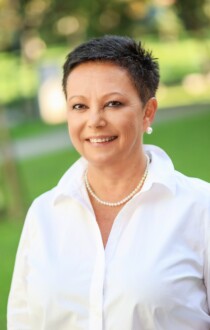 Radka Karanikosová, ředitelka školy